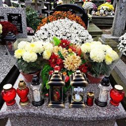 Památka zesnulých vyláká na silnice sváteční řidiče