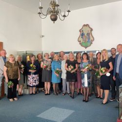 Pedagogové převzali ocenění od Karlovarského kraje