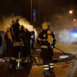 Po silvestrovských oslavách hořel v ulicích odpad