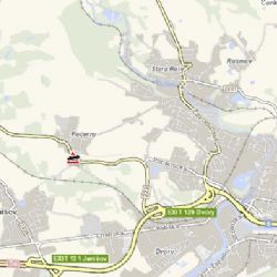 Počerny: Pozor! Vážná nehoda. Na místo letí vrtulník