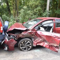 Počerny: Střet tří osobních aut a dodávky