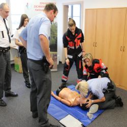 Policie se zapojila do projektu Časná defibrilace v Karlovarském kraji