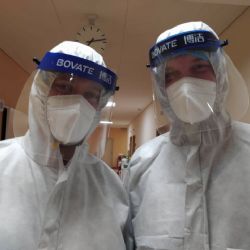 Policisté vypomáhají v Karlovarské krajské nemocnici