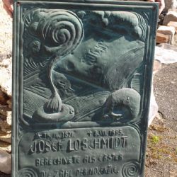 Před dvěma sty lety se v Počernech narodil Josef Loschmidt