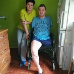 Přežil elektrický výboj, nevzdává se a statečně bojuje dál