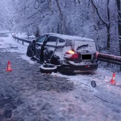 Při nehodě u Stráže se zranilo šest osob. Z toho čtyři děti