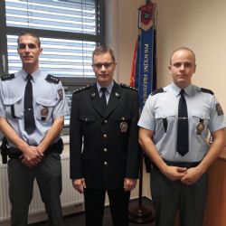 Ředitel policie Karlovarského kraje poděkoval policistům, kteří zachránili život 13leté dívce