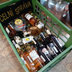 Region: Celníci zajistili alkohol bez dokladů a neznačené tabákové výrobky