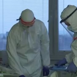 Region: Další policisté začali vypomáhat v nemocnicích