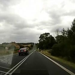 Region: Dva řidiči jeli přes 200 km/h, další předjížděl, kde se nesmí