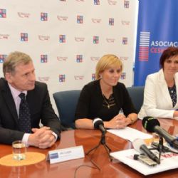 Region: Kraje požadují rychlé řešení vlády k navýšení platů 