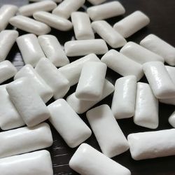 Region: Na svátek zamilovaných odcizila 109 kusů žvýkaček 