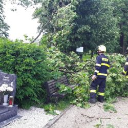 Region: Včerejší krátká bouřka zapříčinila dvě desítky výjezdů hasičů