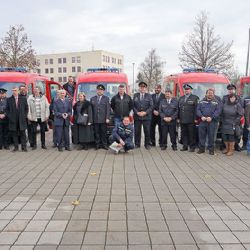 Region: K dobrovolným hasičům putují další nové vozy 