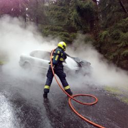 Rolava: Včerejší požár vozidla