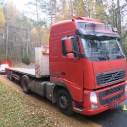 Rotava: Střet nákladní soupravy s osobním vozidlem 