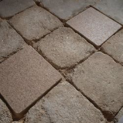 Sedlec: V kostele sv. Anny byla opravena kamenná dlažba  