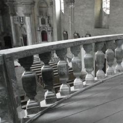 Sedlec: V kostele sv. Anny bylo zahájeno restaurování balustrády