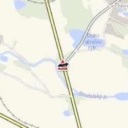 Seníky: Osobní vozidlo narazilo do svodidel