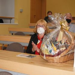 Senioři převzali ceny za výtvarná díla