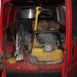 Skalná: Odcizili vibrační desku