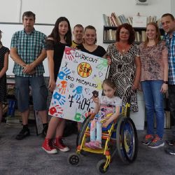 Sokolov: 8. ZŠ obdarovala nemocnou Michalku a zvířecí útulky