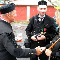 Sokolov: Déšť horníků skrápěl déšť, přesto přilákal stovky lidí