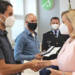 Sokolov: Dva stateční zachránci životů převzali medaile