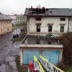 Sokolov: Hasiči včera likvidovali požár budovy v Nádražní ulici