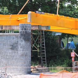 Sokolov: Nad řekou je první část mostovky Krejcarové lávky