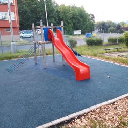 Sokolov: Nevyhovující dopadové plochy na hřištích nahrazuje litá pryž