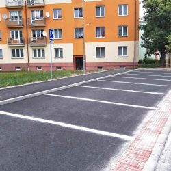 Sokolov: Obyvatelům Heyrovského ulice už slouží nové parkoviště