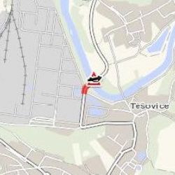 Sokolov: Osobní vozidlo narazilo do mostní konstrukce