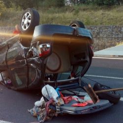 Sokolov: Osobní vozidlo skončilo na střeše