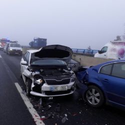 Sokolov: Policie vyčíslila škodu včerejší hromadné nehody na 800 tisíc