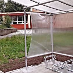 Sokolov: Přístřešek na kola vydržel sotva měsíc