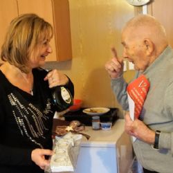 Sokolov: Projekt Nejste na to sami… ani o Vánocích potěšil mnoho osamělých lidí