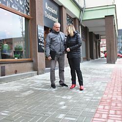 Sokolov: První etapa oprav chodníků na náměstí Budovatelů skončila