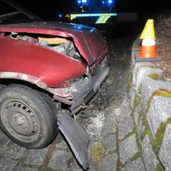 Sokolov: Řídil pod vlivem alkoholu. Narazil do kruhového objezdu