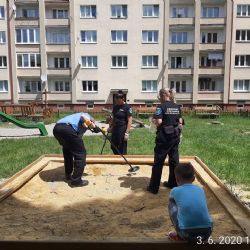 Sokolov: Strážníci kontrolují dětská hřiště. Hledají injekční stříkačky