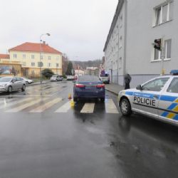 Sokolov: Střet osobního vozidla s chodkyní
