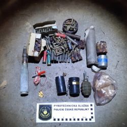 Sokolov: Ve sklepě nalezla munici