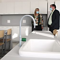 Sokolov: ZŠ Švabinského má novou učebnu chemie a fyziky