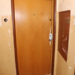 Sokolovsko: Dvakrát za den vykopl dveře do bytu své bývalé přítelkyně 