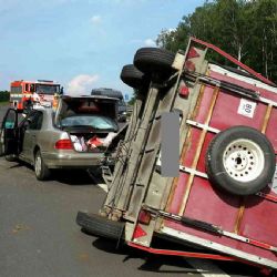 Sokolovsko: Na šestce se převrátil přívěs s koňmi