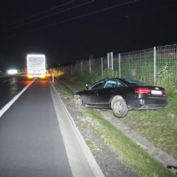 Sokolovsko: Nehoda na šestce se naštěstí obešla bez zranění