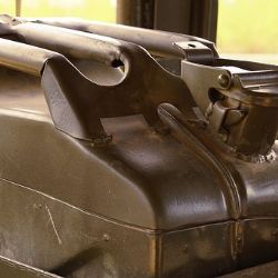 Sokolovsko: Při krádeži nafty poškodili vozidla