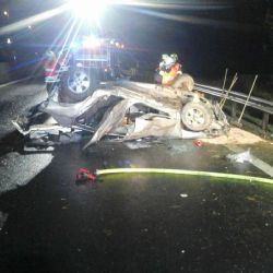 Sokolovsko: Vážná dopravní nehoda. Hasiči museli tři osoby vyprostit