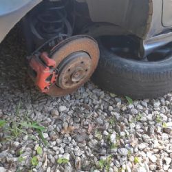 Sokolovsko: Z vozidla odcizili disky s pneumatikami