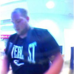 Starý Rybník: Rozbil okno u osobního vozidla a odcizil z něj kabelku